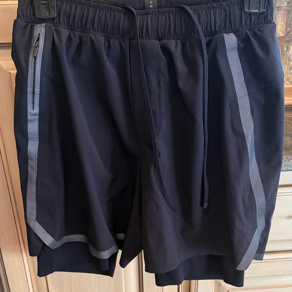 lululemon athletica Men's Black and Gray Athletic Shorts